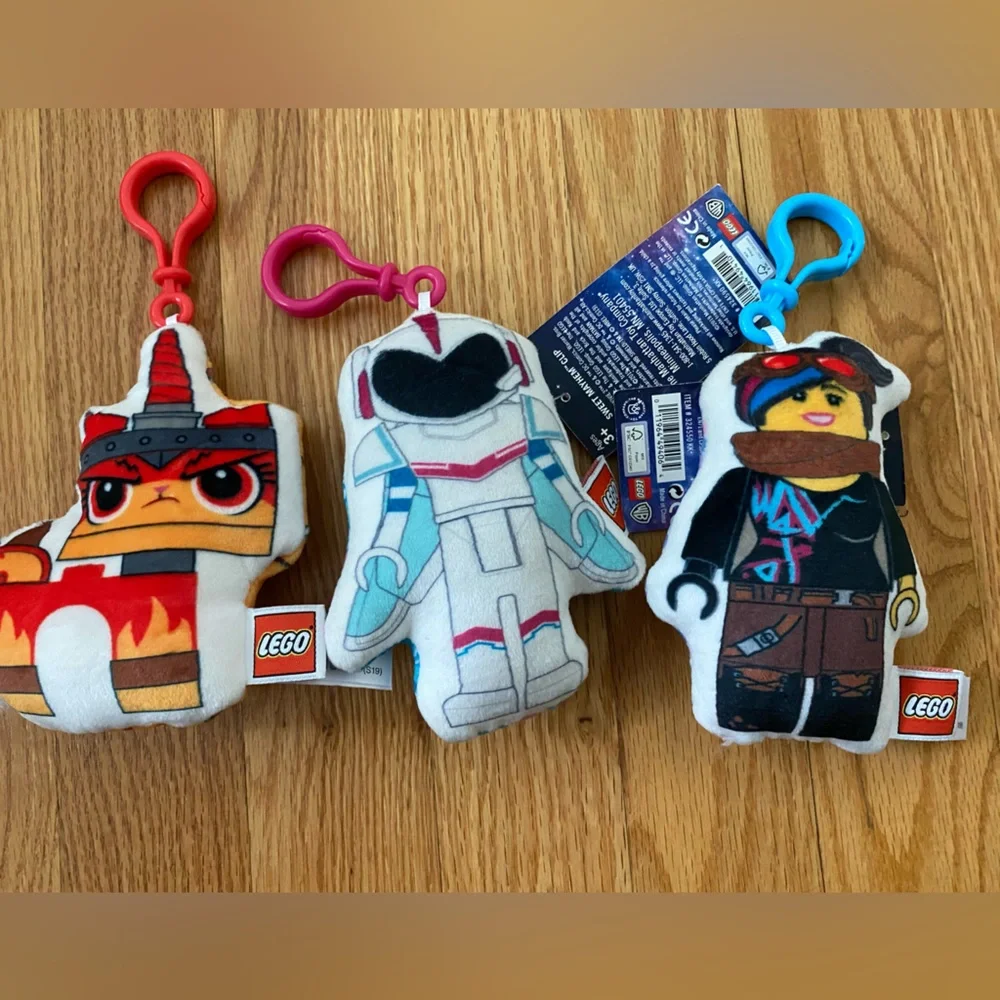 3 Lego clips